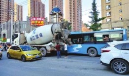 今日头条最新爆料车祸,惊心动魄！最新车祸现场曝光，事故原因令人震惊